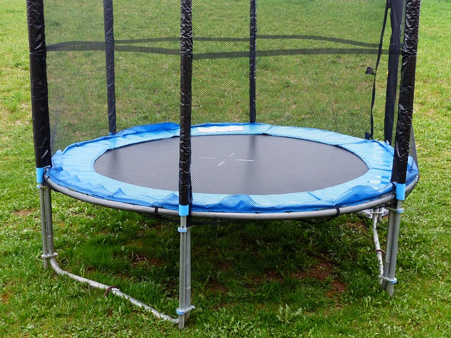 Trampolína s ochrannou sítí
